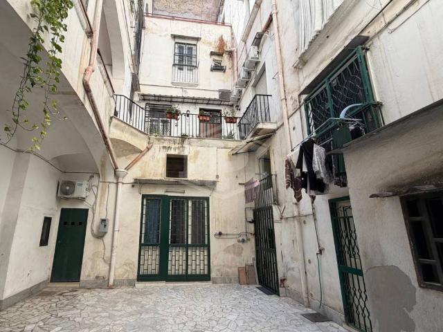 Appartamento in vendita a San Lorenzo, Napoli