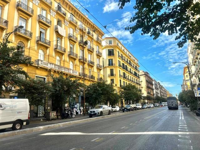 Appartamento in vendita a Pendino, Napoli
