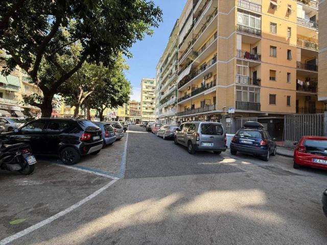 Appartamento in vendita a Fuorigrotta, Napoli