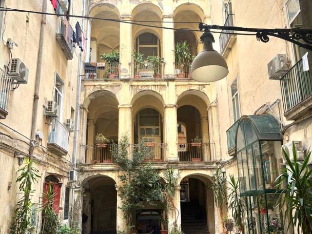Appartamento in vendita a San Lorenzo, Napoli
