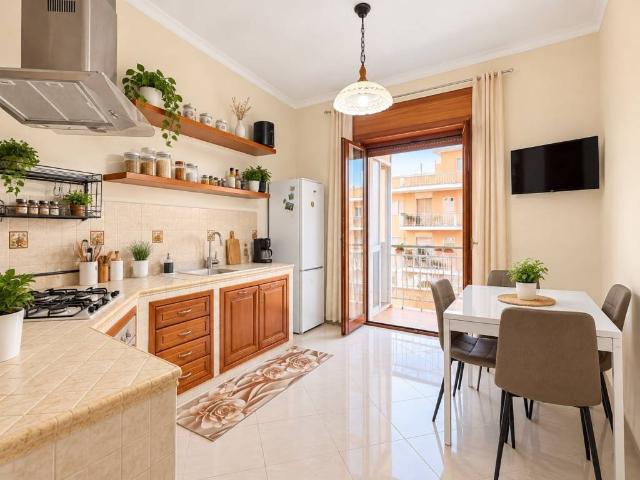 Appartamento in vendita a Pianura, Napoli