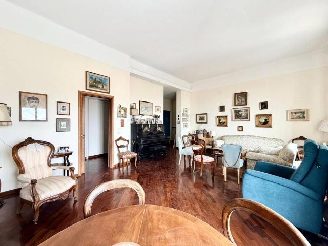 Appartamento in vendita a Municipalità 1, Campania