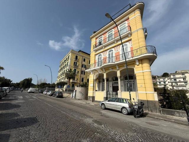 Appartamento in vendita a Coroglio, Campania