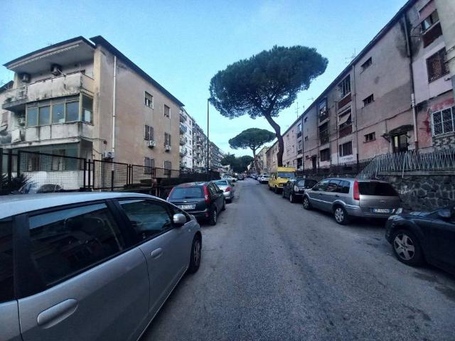 Appartamento in vendita a Fuorigrotta, Napoli