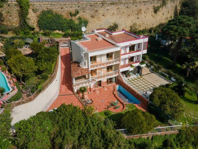 Villa Indipendente in vendita a Coroglio, Campania
