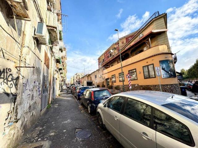 Appartamento in vendita a Coroglio, Campania