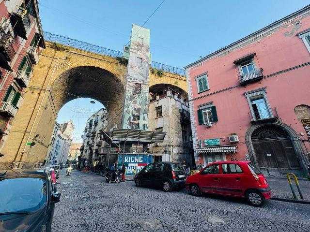 Appartamento in vendita a Napoli