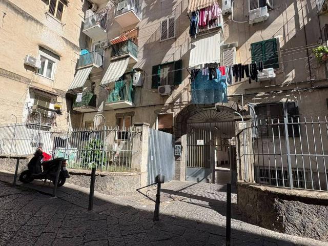 Appartamento in vendita a Vicaria, Napoli