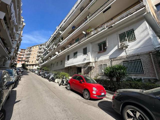 Appartamento in vendita a Municipalità 10, Campania
