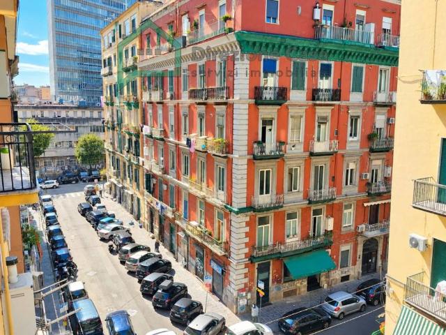 Appartamento in vendita a Vicaria, Napoli
