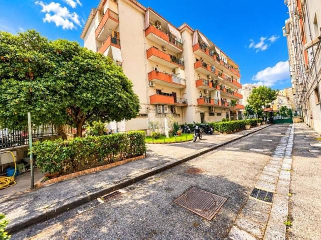 Appartamento in vendita a Mercato, Napoli