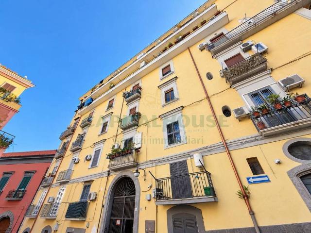 Appartamento in vendita a Montecalvario, Napoli