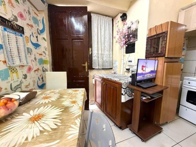 Appartamento in vendita a Montecalvario, Napoli