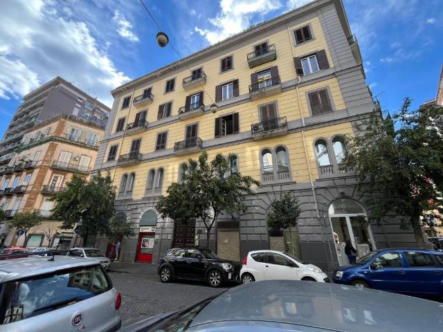 Appartamento in vendita a Pendino, Napoli