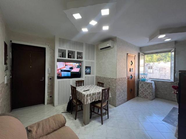 Appartamento in vendita a Poggioreale, Napoli
