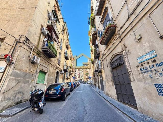 Appartamento in vendita a Avvocata, Napoli