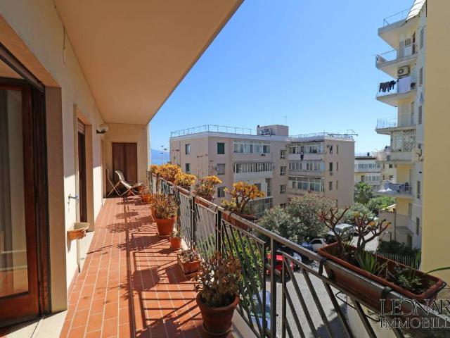 Appartamento in vendita a Chiaia, Napoli