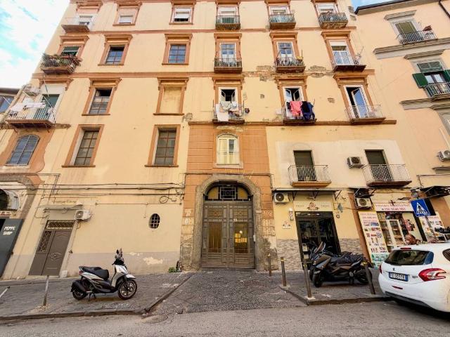 Appartamento in vendita a Avvocata, Napoli
