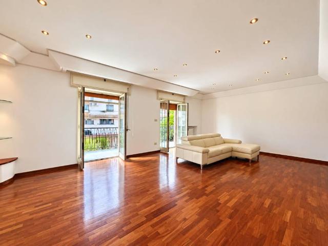 Appartamento in vendita a Arenella, Napoli
