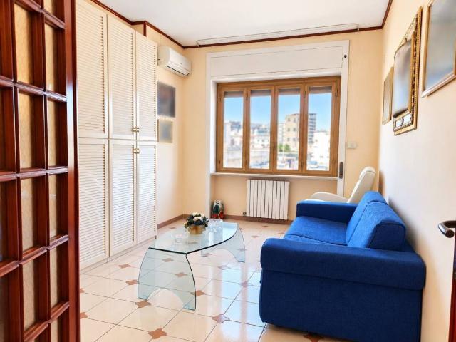 Appartamento in vendita a Vicaria, Napoli