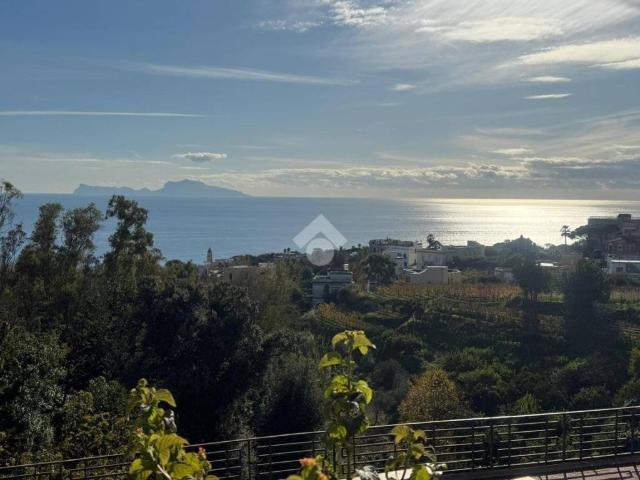 Appartamento in vendita a Coroglio, Campania