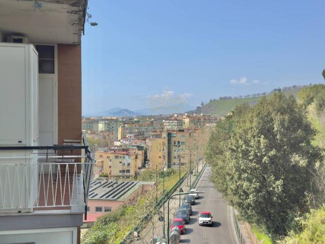 Appartamento in vendita a Fuorigrotta, Napoli