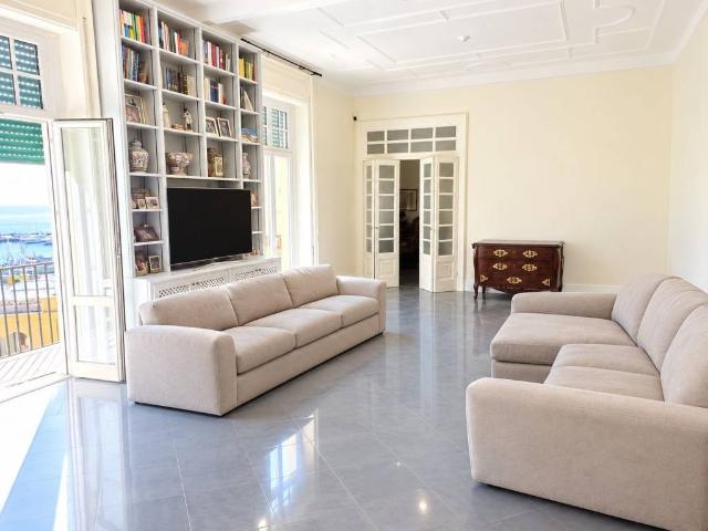 Appartamento in vendita a Chiaia, Napoli