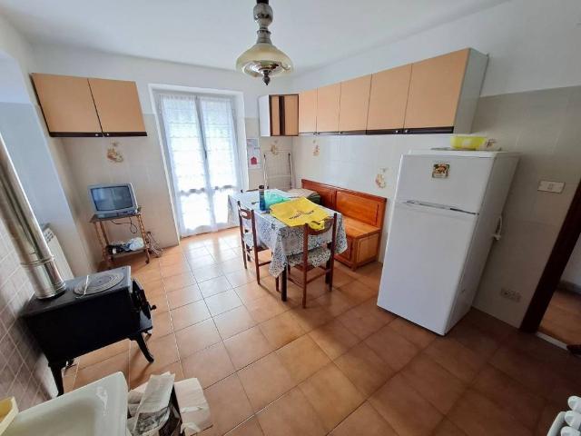 Appartamento in vendita a Neirone, Liguria