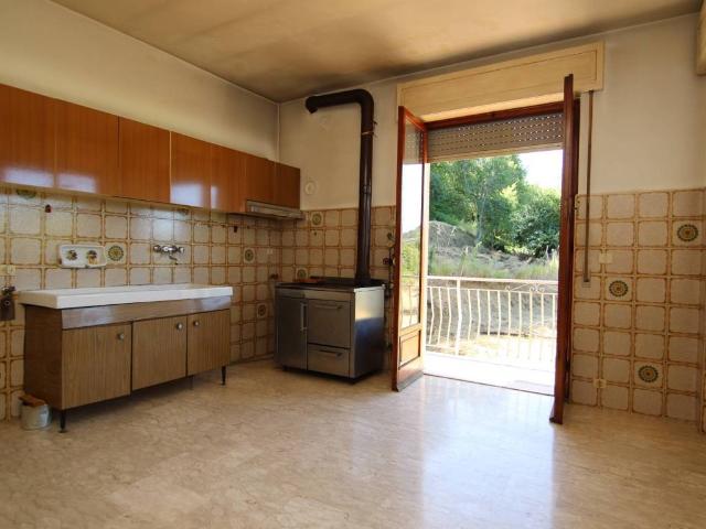 Appartamento in vendita a Neirone, Liguria