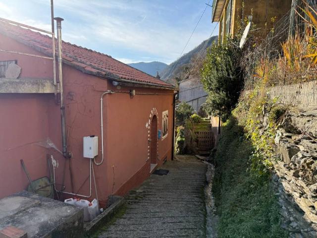 Appartamento in vendita a Neirone, Liguria