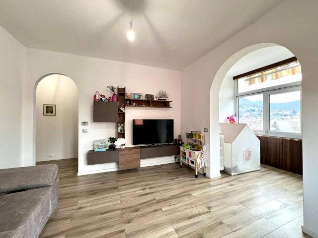 Appartamento in vendita a Nembro, Lombardia