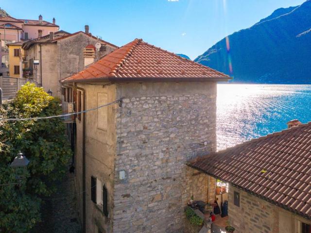 Appartamento in vendita a Nesso, Lombardia