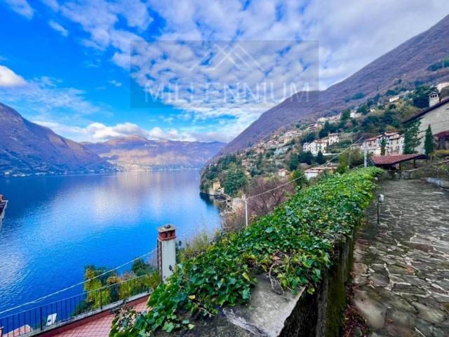 Appartamento in vendita a Nesso, Lombardia