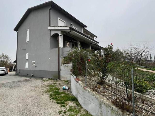 Villa Indipendente in vendita a Bassa Reggiana, Re