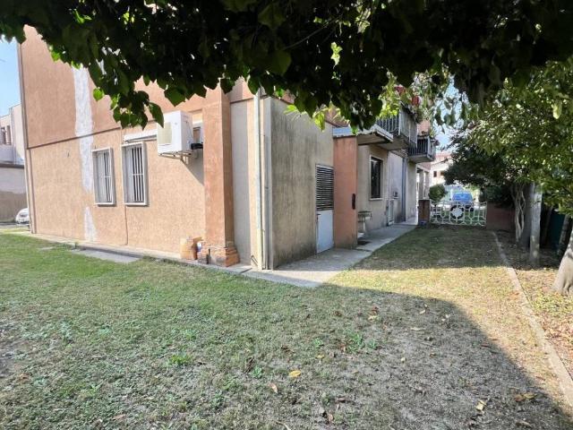 Locale Commerciale in affitto a Noventana, Noventa Padovana