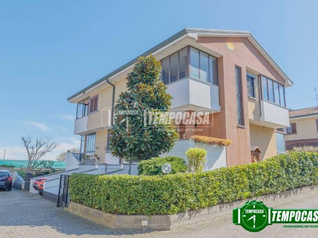 Villa Indipendente in vendita a Unione dei Comuni I Fontanili, Noviglio