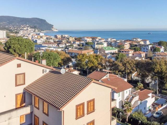 Appartamento in vendita a Marcelli, Numana
