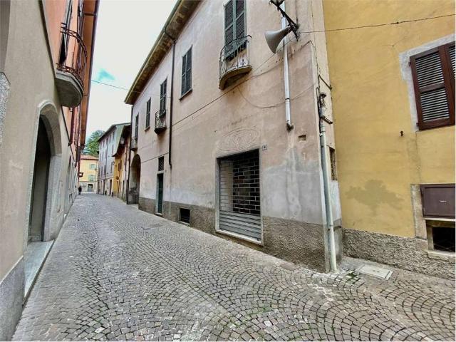 Appartamento in vendita a Oggiono, Lombardia