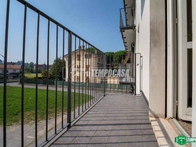 Appartamento in vendita a Oggiono, Lombardia