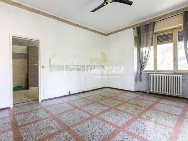 Appartamento in vendita a Oggiono, Lombardia