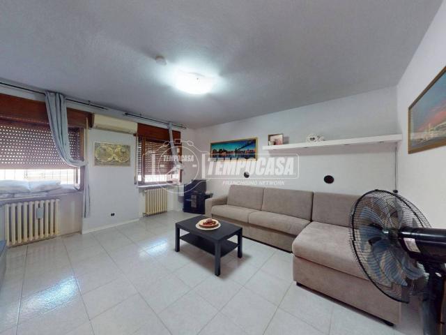 Appartamento in vendita a Olgiate Comasco, Como