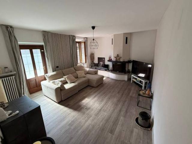 Appartamento in vendita a Oltrona San Mamette, Lombardia