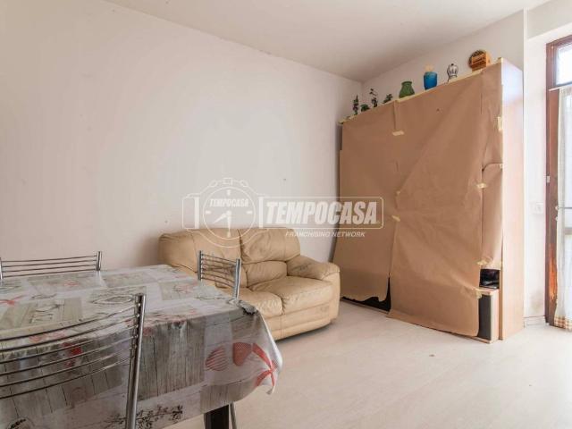 Appartamento in vendita a Oltrona San Mamette, Lombardia
