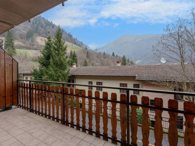 Appartamento in vendita a Oneta, Lombardia