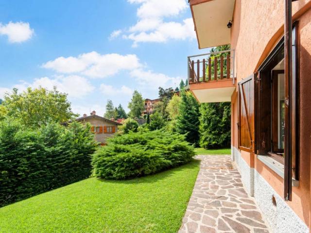 Appartamento in vendita a Oneta, Lombardia