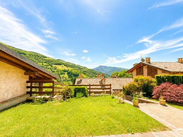 Appartamento in vendita a Oneta, Lombardia