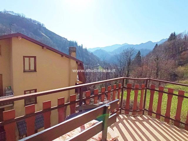 Appartamento in vendita a Oneta, Lombardia