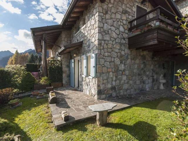 Appartamento in vendita a Oneta, Lombardia
