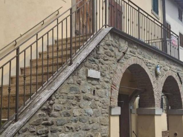 Appartamento in vendita a Ortignano, Toscana