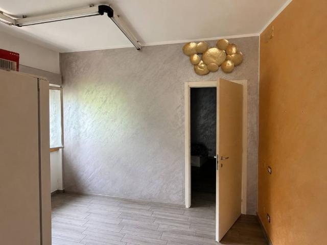 Appartamento in vendita a Boltiere, Lombardia